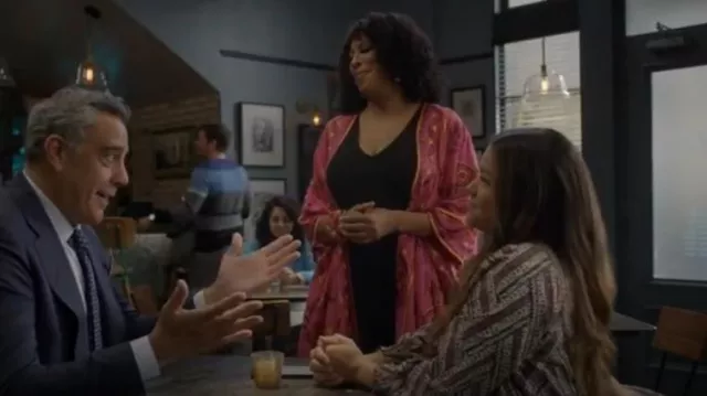 Zara Printed Kimono worn by Cricket (Angela E. Gibbs) as seen in Not Dead Yet (S02E01)