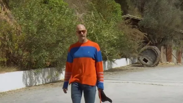 Vivienne Westwood Pull en coton surdimensionné orange / bleu / rose pour homme porté par Trevor comme on le voit dans The Real Housewives of Beverly Hills (S13E15)