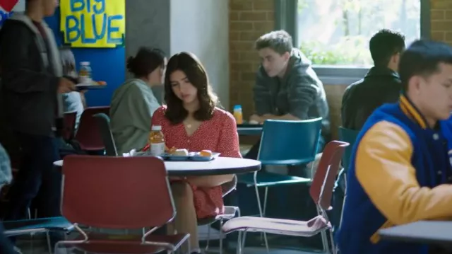 Mini-robe boutonnée en soie Madewell dans le parc Picnic portée par Mona (Sara Rowe) comme on le voit dans Tchad (S02E03)