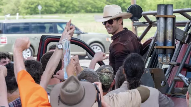 Persol sunglasses worn by Tyler Owens (Glen Powell) as seen in Twisters movie