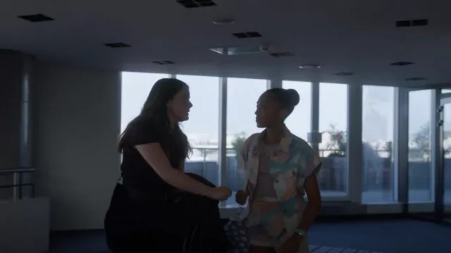 Forte Forte Graph­ic-Print High-Waist­ed Shorts worn by Cece Parker-Jones (Hailey Romain) as seen in Spellbound (S01E25)