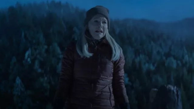Patagonia Radalie In­su­lat­ed Par­ka worn by Nora Parker (Rachael Harris) as seen in Goosebumps (S01E08)