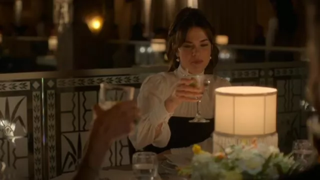 Cinq à Sept Caley Mini vestido de cuello alto de dos tonos usado por Callie Adams Foster (Maia Mitchell) como se ve en Good Trouble (T05E17)