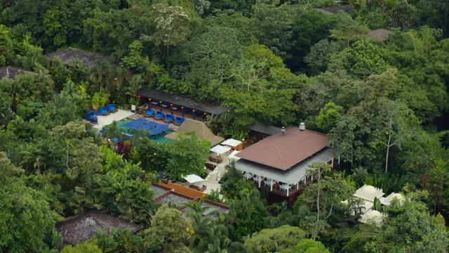 Nayara Tented Camp in Alajuela, La Fortuna in The Reluctant Traveler with Eugene Levy (S01E02)