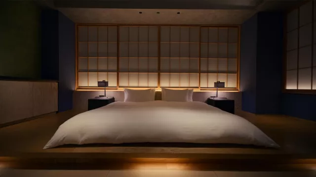 Hotel HOSHINOYA en Tokio como se ve en El viajero reacio con Eugene Levy (S01E08)