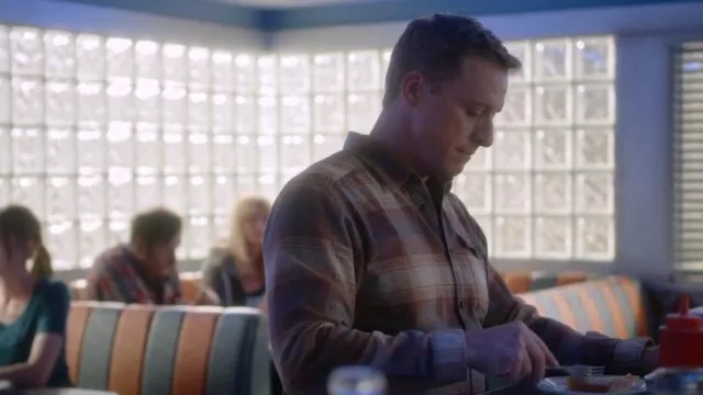 Camisa ligera de franela de los fiordos de la Patagonia usada por Harry Vanderspeigle (Alan Tudyk) como se ve en Resident Alien (T02E02)
