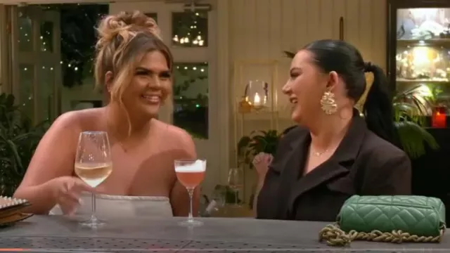 Bolso acolchado de Zara usado por Erica como se ve en First Dates (T21E03)