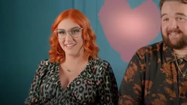 Vestido midi azul vainilla usado por Ella como se ve en First Dates (T21E06)