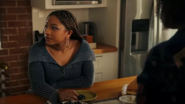 Jaded London Off Shoul­der Zip Cardi­gan worn by Delilah (Laya DeLeon Hayes) as seen in The Equalizer (S04E01)