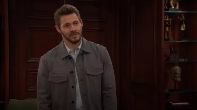 Veste trucker en sergé de coton mélangé Theory River en gris foncé portée par Liam Spencer (Scott Clifton) comme on le voit dans The Bold and the Beautiful le 15 février 2024