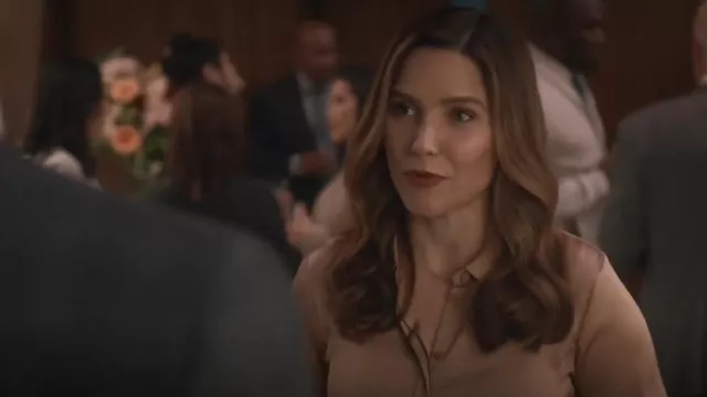 Gorjana Tan­er Bar Neck­lace worn by Dr. Sam Griffith (Sophia Bush) as seen in Good Sam (S01E03)