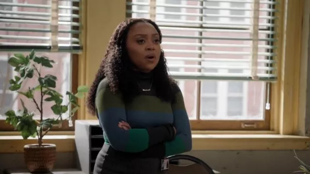 Uniqlo Sleeve T-Shirt worn by Janine Teagues (Quinta Brunson) as seen in Abbott Elementary (S03E04)
