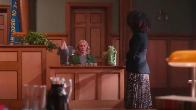Topshop Girafe Jupe plissée à ourlet asymétrique portée par Beverly Crest (Leslie Silva) comme on le voit dans So Help Me Todd (S02E02)