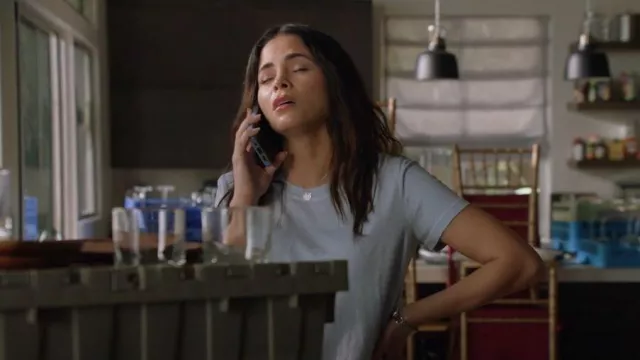 James Perse Cot­ton Crew-Neck T-Shirt worn by Bailey Nune (Jenna Dewan) as seen in The Rookie (S06E01)