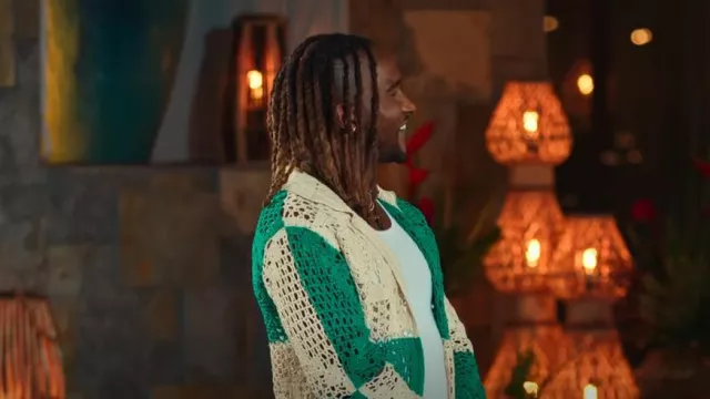 Chemise Bode Button portée par Scott Evans comme on le voit dans Couple to Throuple (S01E07)