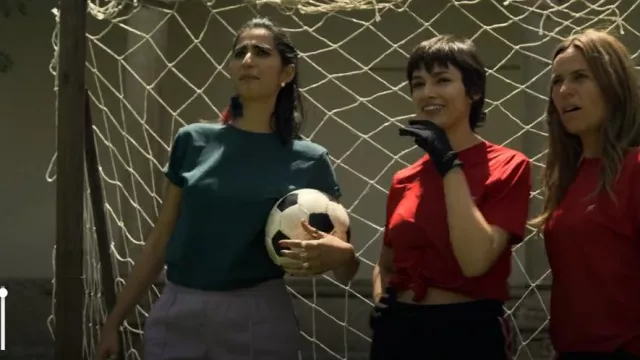 Nike Trackpants worn by Nairobi (Alba Flores) as seen in Money Heist (S04E02)