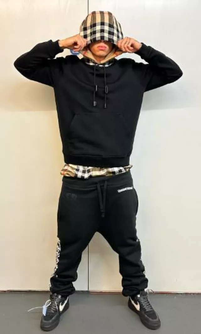 Chrome HeartsBlack Vertical Logo Sweatpants worn by Central Cee on the Instagram account @centralcee