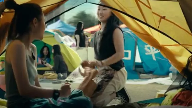 Converse Top Sneak­ers worn by Mercy (Ji-young Yoo) as seen in Expats (S01E06)