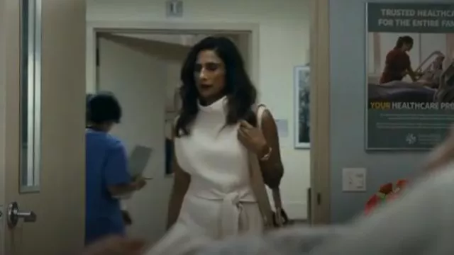 Boyy Bob­by Bag worn by Hilary Starr (Sarayu Rao) as seen in Expats (S01E06)