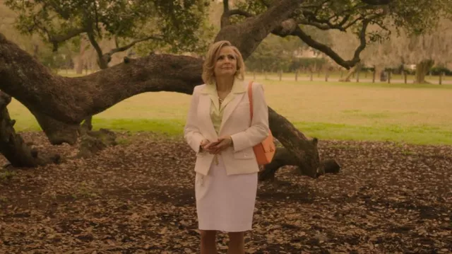 Veronica Beard Roya Blaz­er worn by Flora (Amy Sedaris) as seen in Life & Beth (S02E02)