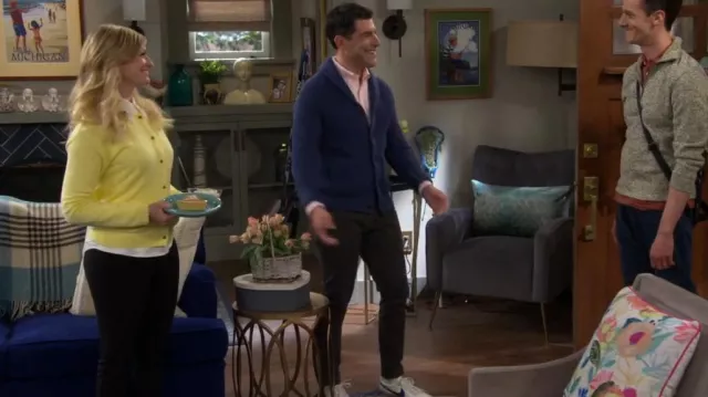 Nike Killshot Leather Sneakers worn by Dave Johnson (Max Greenfield) as seen in The Neighborhood (S06E03)