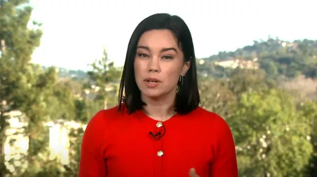 J. Crew Emilie Patch Pocket Sweater Lady Jacket porté par Jo Ling Kent comme on le voit dans CBS Evening News avec Norah O’Donnell le 23 février 2024
