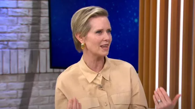 Lafayette 148 New York Pa­perfine Suede Shirt Jack­et worn by Cynthia Nixon as seen in CBS Mornings on February 26, 2024