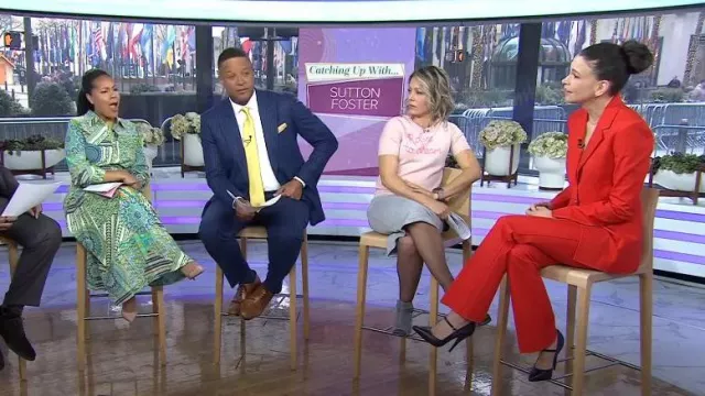 Derek Lam 10 Crosby McKenna Pantalón de corte bota de mezcla de algodón usado por Sutton Foster como se ve en Today el 27 de febrero de 2024