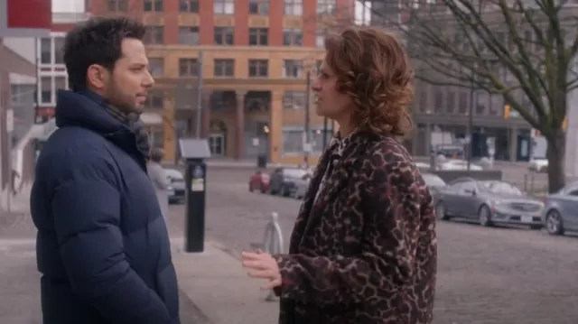 Topman Leop­ard Print Long­line Over Coat With Wool In Brown worn by Belinda Tuttle (Sandra Bernhard) as seen in So Help Me Todd (S02E03)