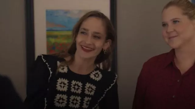 Topshop Cro­chet Top in Mono­chrome worn by Autumn (Jemima Kirke) as seen in Life & Beth (S02E10)