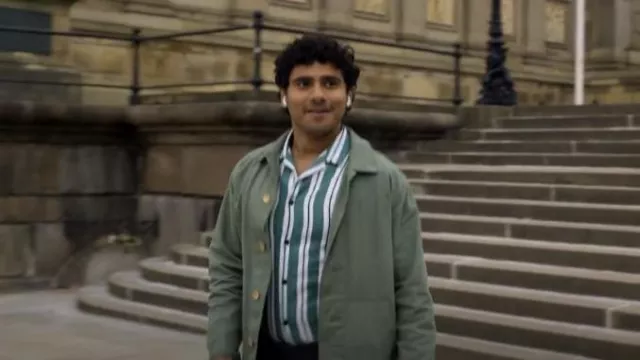 Chaqueta Armor-Lux Men's Fisherman Chore usada por Elliot (Bilal Hasna) como se ve en Dead Hot (S01E01)