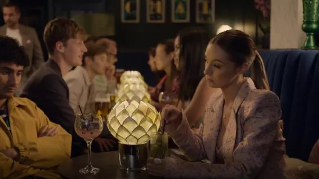 Blazer de jacquard Asos Luxe Curve Co-Ord con hombreras en rosa usado por Piana (Erin Austen) como se ve en Dead Hot (S01E03)