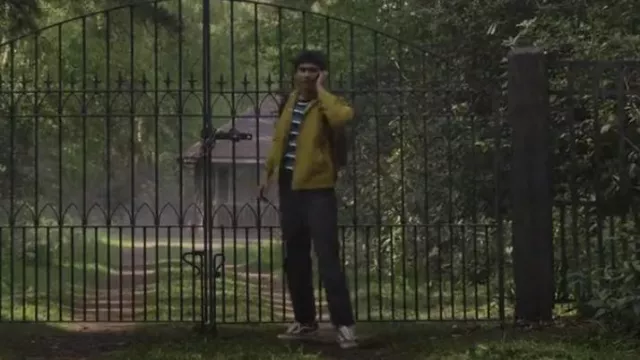 Zapatillas Vans Old Skool en marrón dorado usadas por Elliot (Bilal Hasna) como se ve en Dead Hot (T01E04)