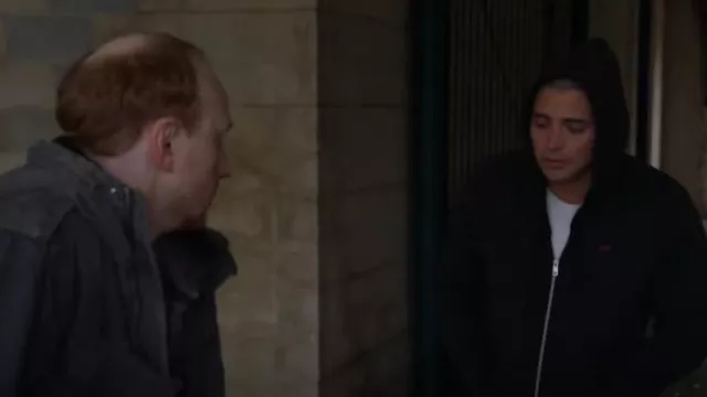 Levi Zip Up Hoodie porté par Antonio Dawson (Jon Seda) tel qu’on le voit dans Chicago P.D. (S11E06)