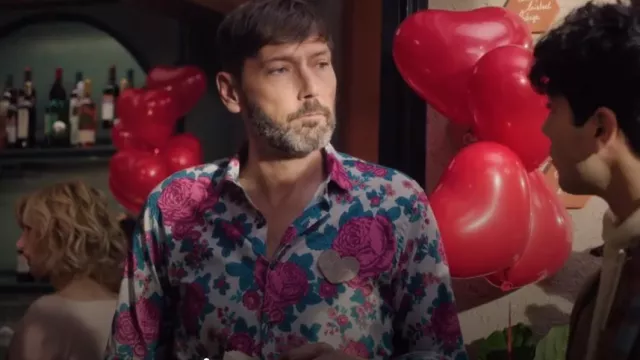 Souleiado Fuchsia Pearl Slim Caravan Shirt worn by Thomas Marci (Laurent Kerusoré) in the series Plus belle la vie, encore plus belle (S01E28)