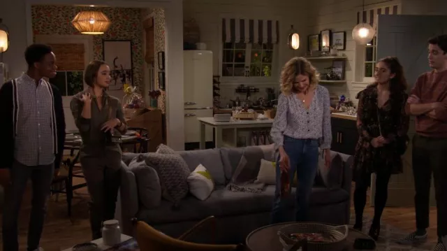 James Perse Mixed Media Slub Cotton-blend Twill Jumpsuit worn by Celia (Emma Pfaeffle) as seen in Call Your Mother (S01E01)