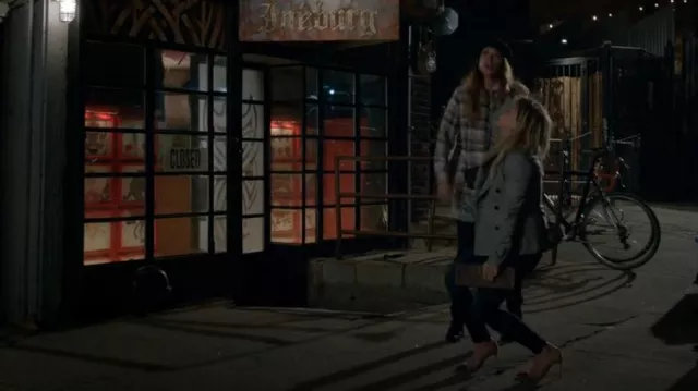 Manolo Blahnik Suede Toe Pumps worn by Kelsey Peters (Hilary Duff) as seen in Younger (S01E04)