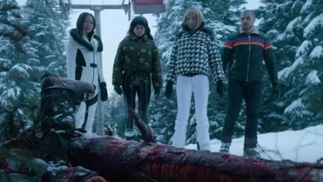 Chaqueta Aviator Nation 4 Stripe usada por Jules (Hugo Diego García) como se ve en Death and Other Details (T01E10)