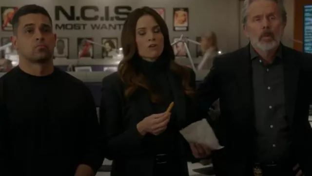 Top à col roulé Agolde Pascal porté par Jessica Knight (Katrina Law) dans NCIS (S21E04)