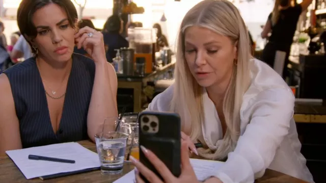 Bandoulière en cuir Emma Pebble utilisée par Ariana Madix comme on le voit dans Vanderpump Rules (S11E06)