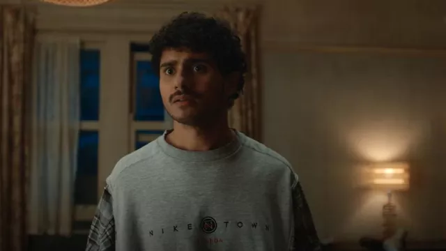 Nike Vin­tage Town Lon­don Sweat­shirt worn by Kash (Bilal Hasna) as seen in Extraordinary (S02E01)