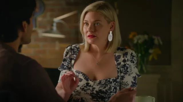 Kendra Scott Aragon boucles d’oreilles en filigrane portées par Stephanie Borden (Kylee Evans) comme on le voit dans Good Witch (S07E01)