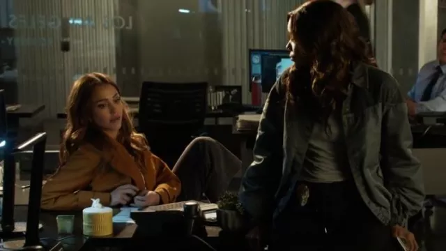 Vince Belt­ed Jack­et worn by Nancy McKenna (Jessica Alba) as seen in L.A.'s Finest (S02E01)