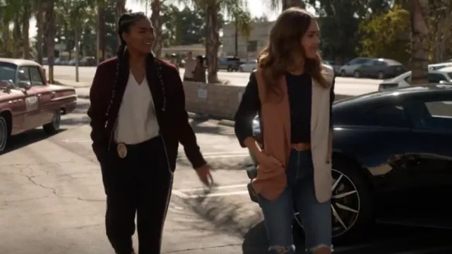 Laveera Rev­el­ry Blaz­er worn by Nancy McKenna (Jessica Alba) as seen in L.A.'s Finest (S02E07)