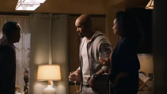 Sudadera con capucha con cremallera delantera de algodón vintage de James Perse usada por el sargento Daniel 'Hondo' Harrelson (Shemar Moore) como se ve en S.W.A.T. (S07E04)