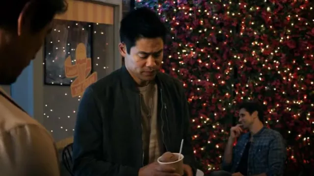 Veste en daim All Saints Stones portée par l’officier Victor Tan (David Lim) dans S.W.A.T. (S07E04)