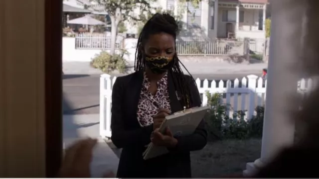 Guess Cal­lista Lace-Up Mi­ni Skirt worn by Veronica Fisher (Shanola Hampton) as seen in Shameless (S11E05)
