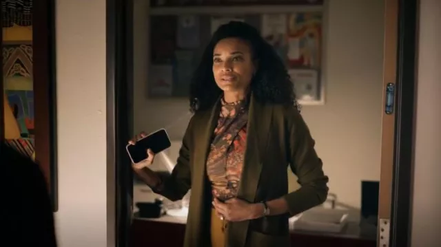 Madewell Brodale Duster Cardigan Pull porté par Nichelle Carmichael (Rochelle Aytes) comme on le voit dans S.W.A.T. (S07E05)