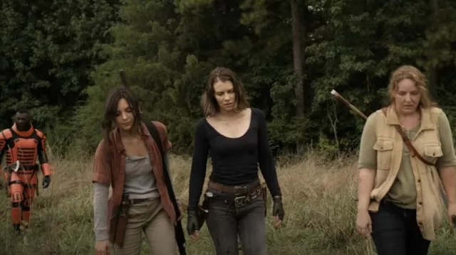 Free People Lucky You Rib Lay­er­ing Top worn by Maggie Rhee (Lauren Cohan) as seen in The Walking Dead (S11E12)