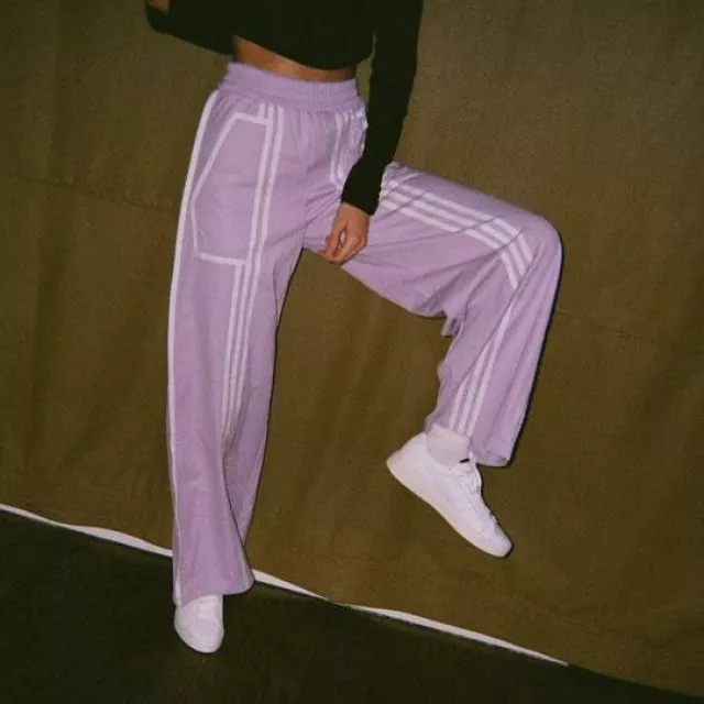 Le pantalon de survêtement lilas Adidas x Ji Won Choi porté par Kendall Jenner sur son compte Ins­ta­gram @Ken­dall­jen­ner